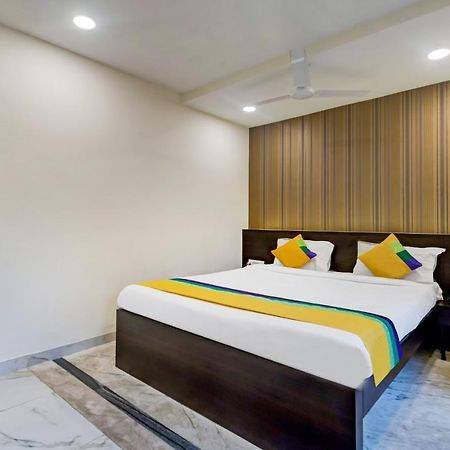 Itsy Hotels Neeranand Plaza Калькутта Экстерьер фото