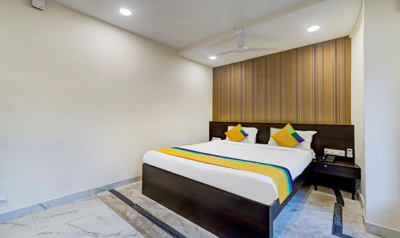 Itsy Hotels Neeranand Plaza Калькутта Экстерьер фото